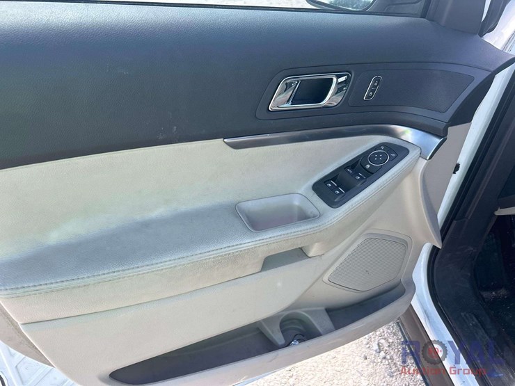 2013-ford-explorer-image-10