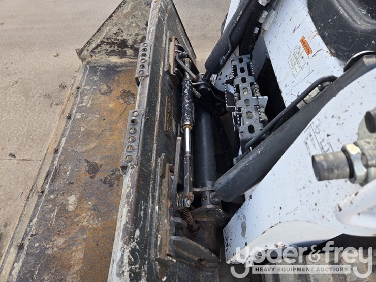 2022-bobcat-t770-image-27