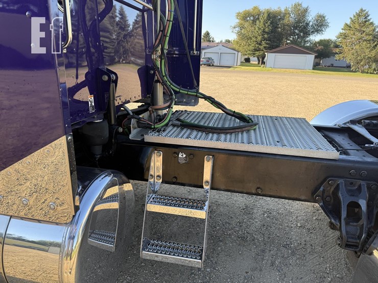 2021-peterbilt-389-image-51