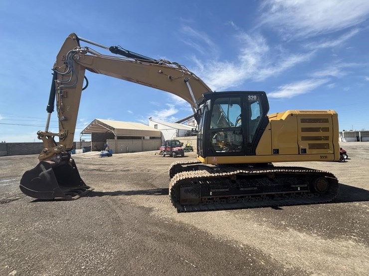 2020-caterpillar-320-image-5