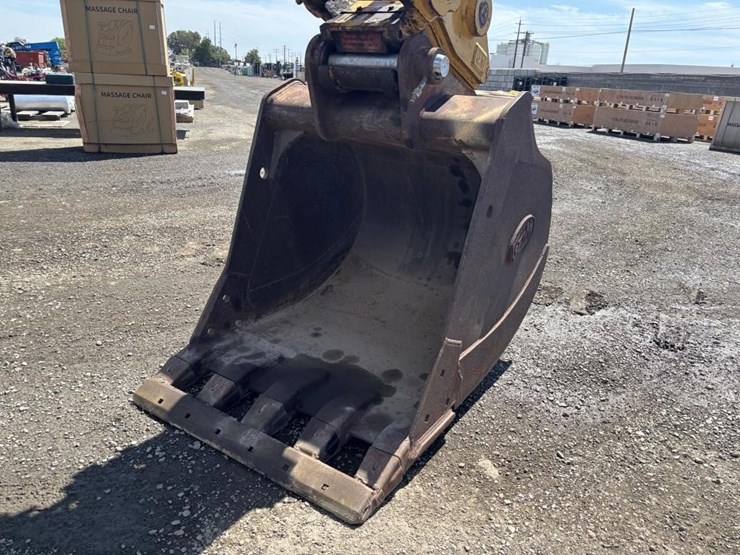 2020-caterpillar-320-image-9