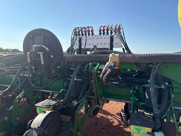 2014-john-deere-1770nt-image-34