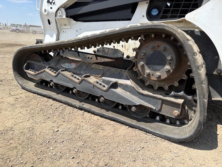2017-bobcat-t770-image-15
