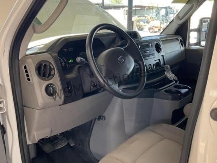 2012-ford-cargo-image-22