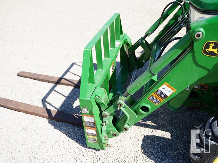 2014-john-deere-3033r-image-16