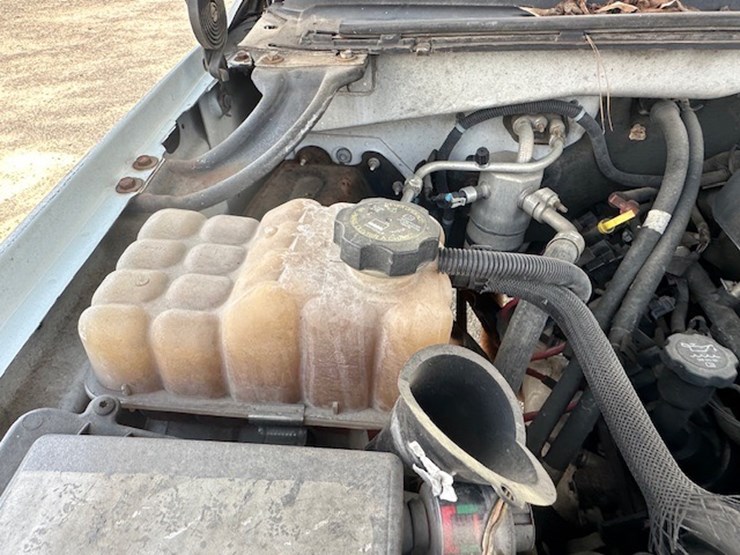 2005-gmc-2500-image-43