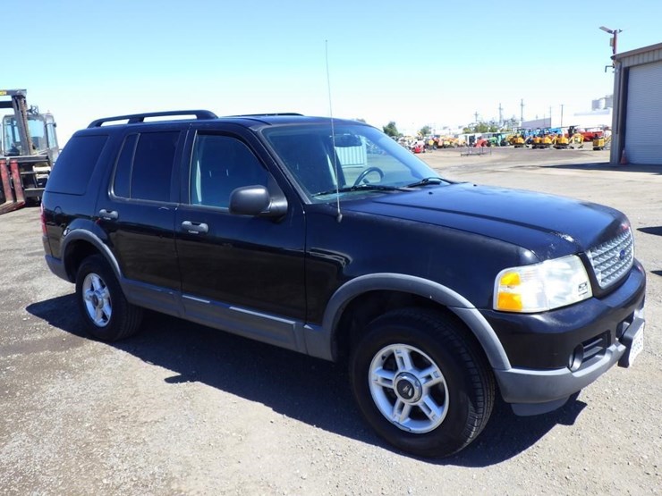 2003-ford-explorer-image-2