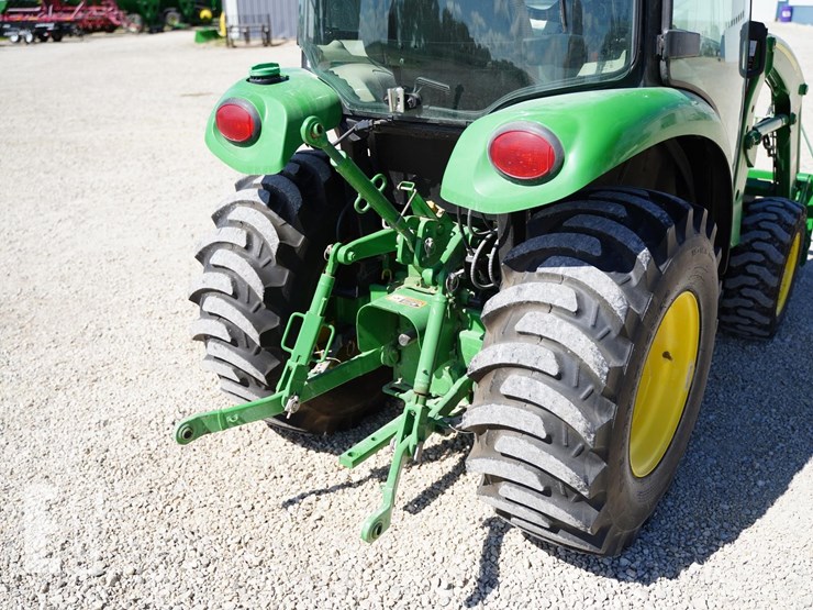 2014-john-deere-3033r-image-23