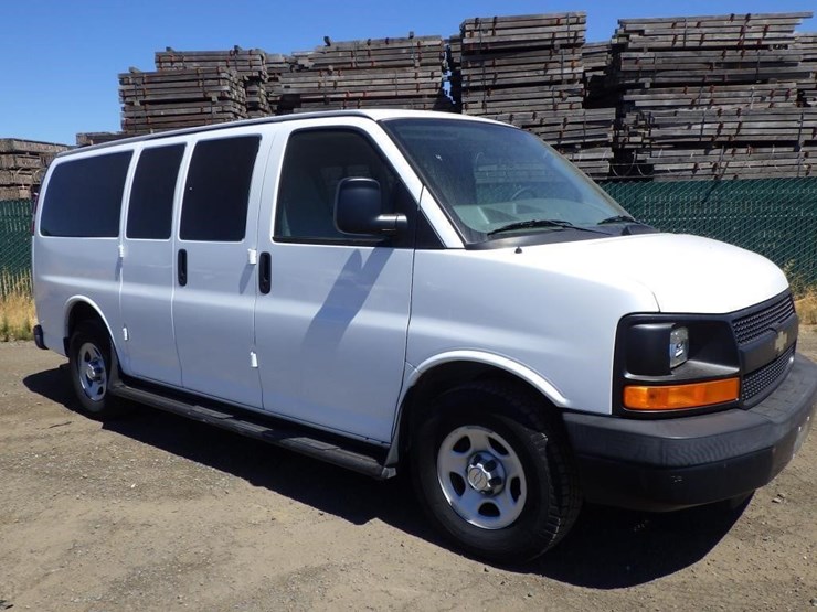 2008-chevrolet-express-1500-image-2
