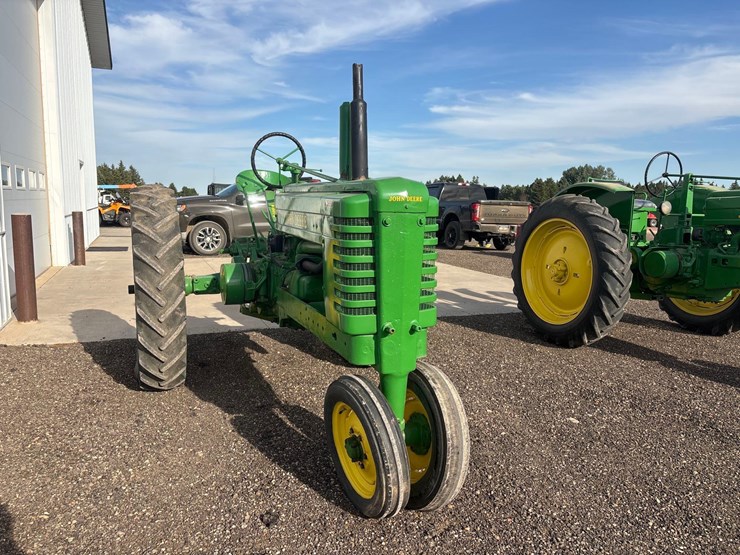john-deere-b-image-2