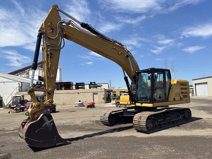 2020-caterpillar-320-image-1