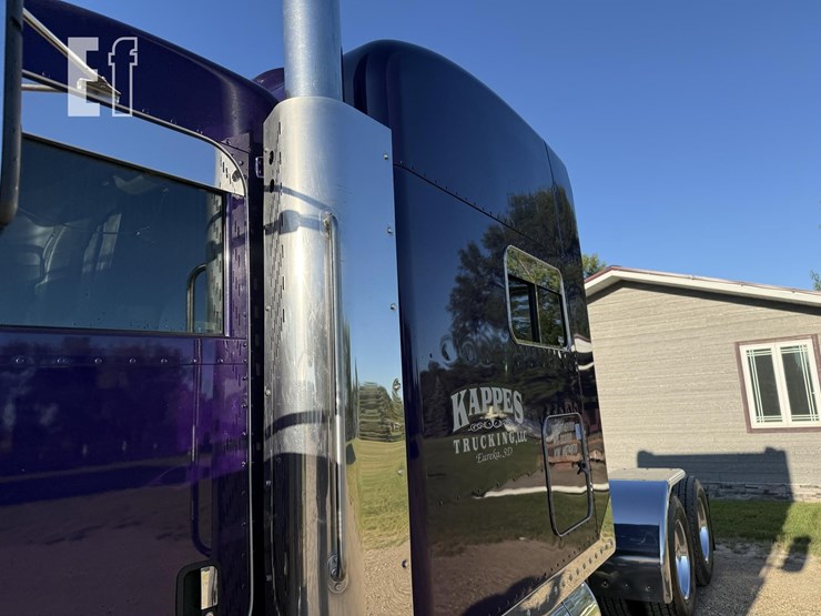 2021-peterbilt-389-image-55