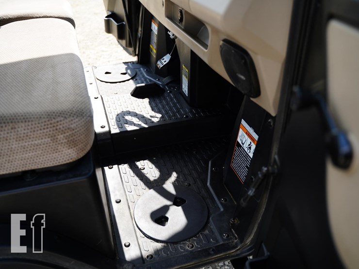 2021-john-deere-gator-xuv-835r-image-30