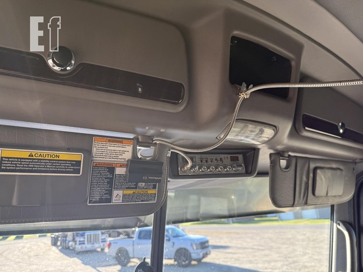 2021-peterbilt-389-image-16