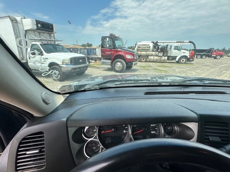 2010-chevrolet-silverado-image-41