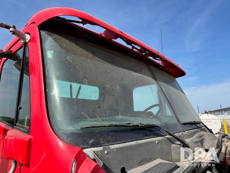 2006-freightliner-columbia-day-cab-truck-(gp11331,-unit-88)-image-74