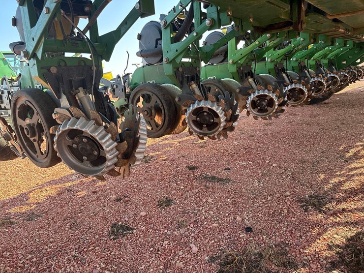 2014-john-deere-1770nt-image-23