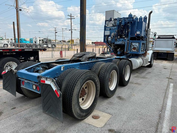 2012-peterbilt-367-image-4