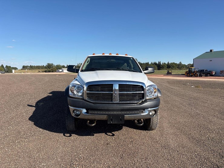 2009-dodge-ram-4500-image-3