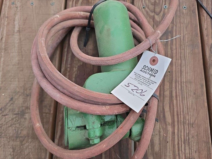 john-deere-2-cylinder-air-compressor-image-1