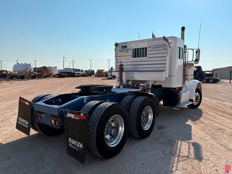 2013-peterbilt-367-image-3