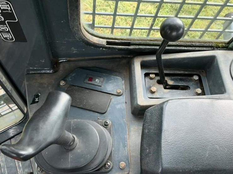 2017-deere-450k-lgp-image-54