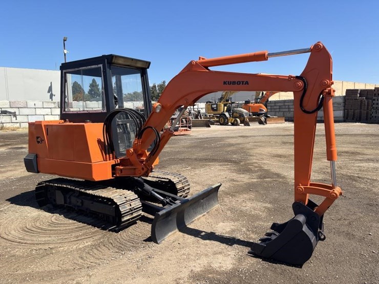kubota-kh030-image-2