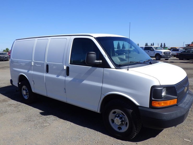 2014-chevrolet-express-2500-image-2