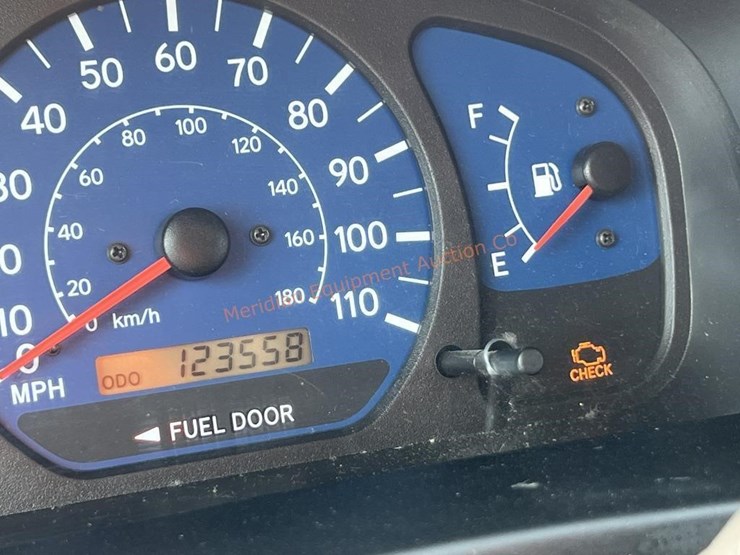 2002-toyota-sienna-le-image-5
