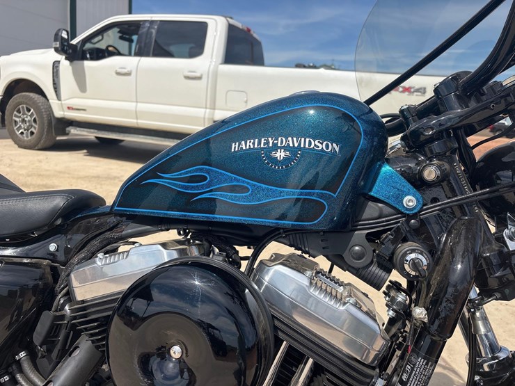 2017-harley-davidson-x11200-motorcycle-image-9