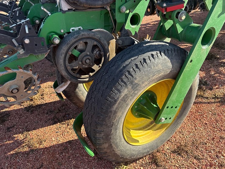2014-john-deere-1770nt-image-27