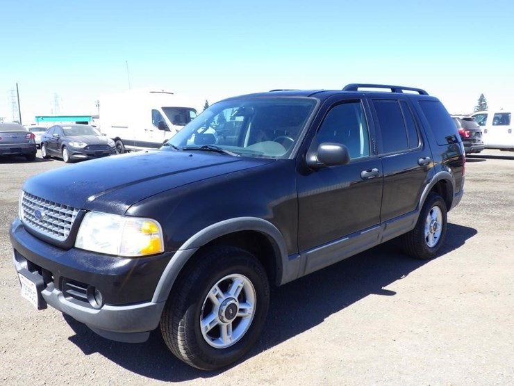 2003-ford-explorer-image-1