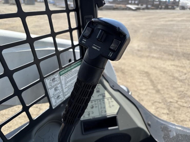 2017-bobcat-t770-image-22