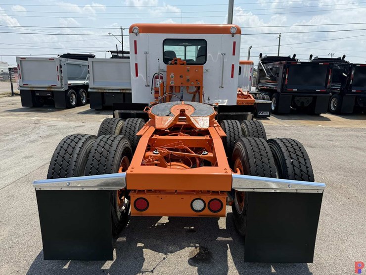 2013-peterbilt-367-image-4