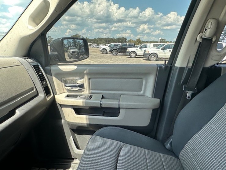 2011-dodge-ram-1500-image-40