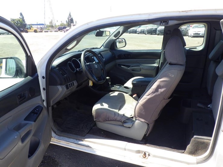 2015-toyota-tacoma-image-5