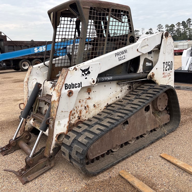 BOBCAT T250