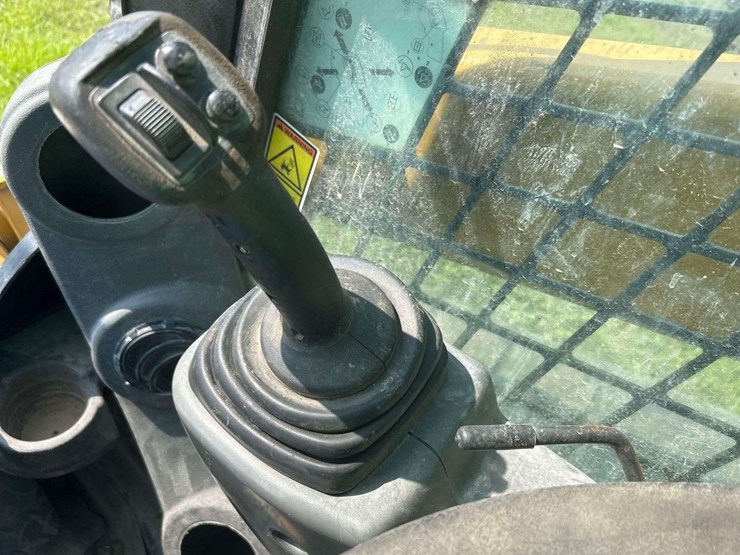 2015-caterpillar-299d2-image-12
