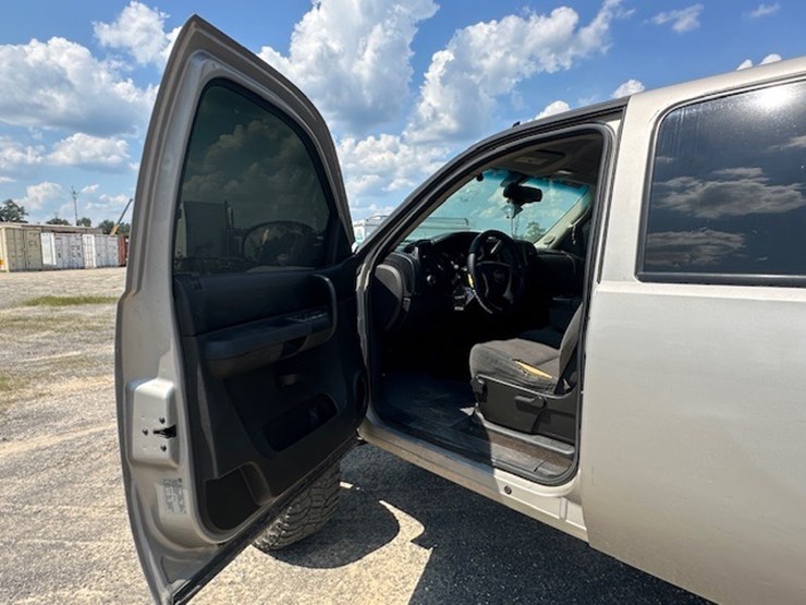 2009-chevrolet-silverado-image-35