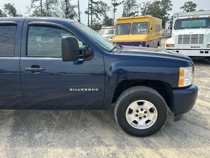 2010-chevrolet-silverado-image-18