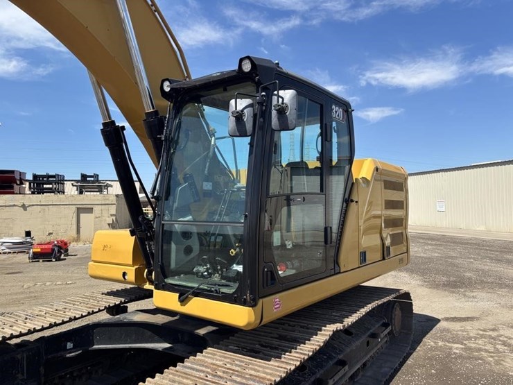 2020-caterpillar-320-image-25