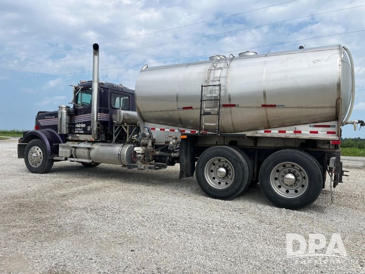 1996-western-star-model-496f-liquid-nurse-truck-(jn2748,-unit-40582)-image-17
