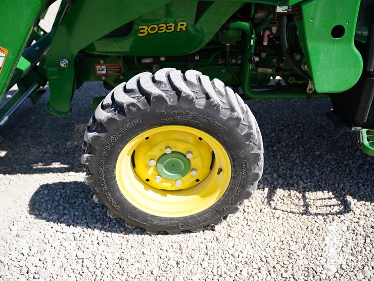 2014-john-deere-3033r-image-13
