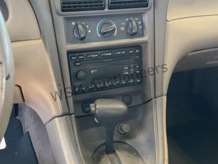2003-ford-mustang-convertible-image-21