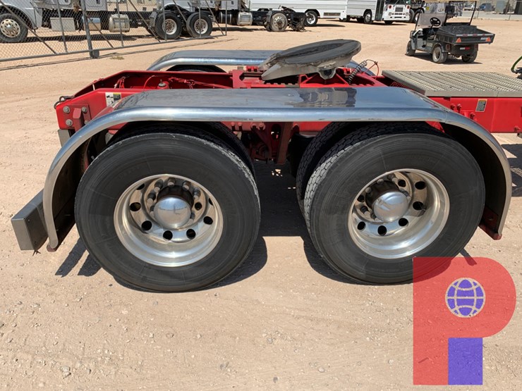 2020-peterbilt-389-image-4