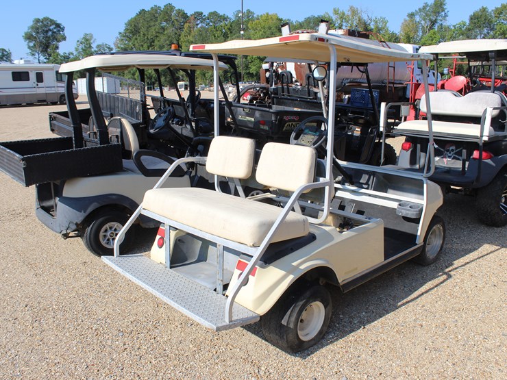 #23038-•-club-car-golf-cart,-gas-powered-|-parts-or-repair-image-4