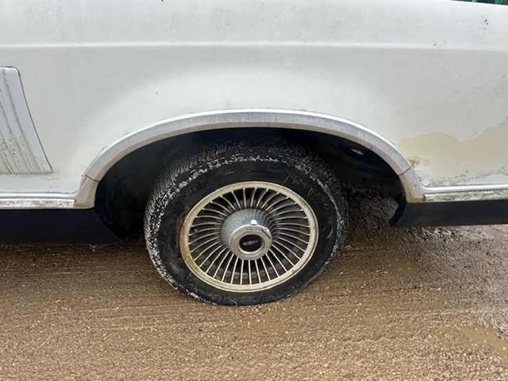 #22600-•-1978-ford-thunderbird-|-for-parts-&-repairs-only-image-15