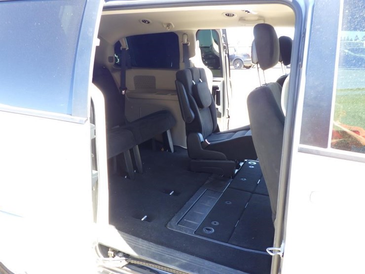 2016-dodge-grand-caravan-image-8