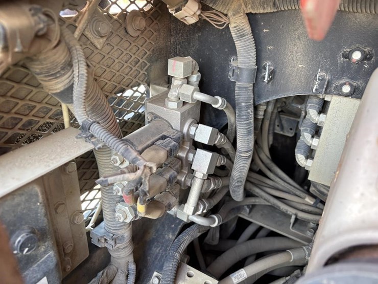 2019-kubota-svl75-2-image-42