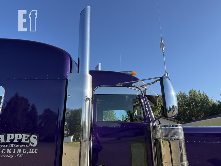 2021-peterbilt-389-image-40